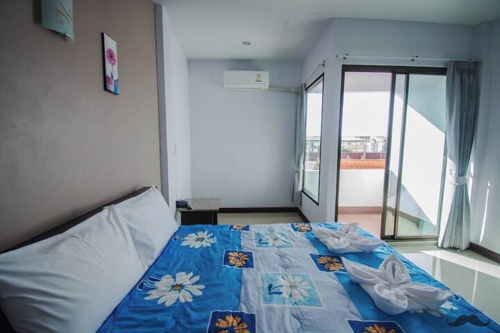 Room 2 of 31