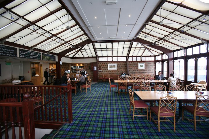 Lounge 71 of 84
