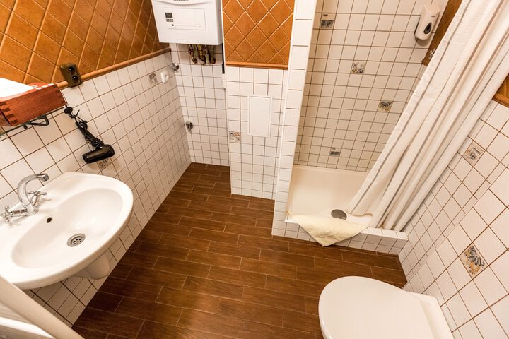 Room 4 of 56