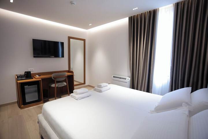 Room 42 of 198