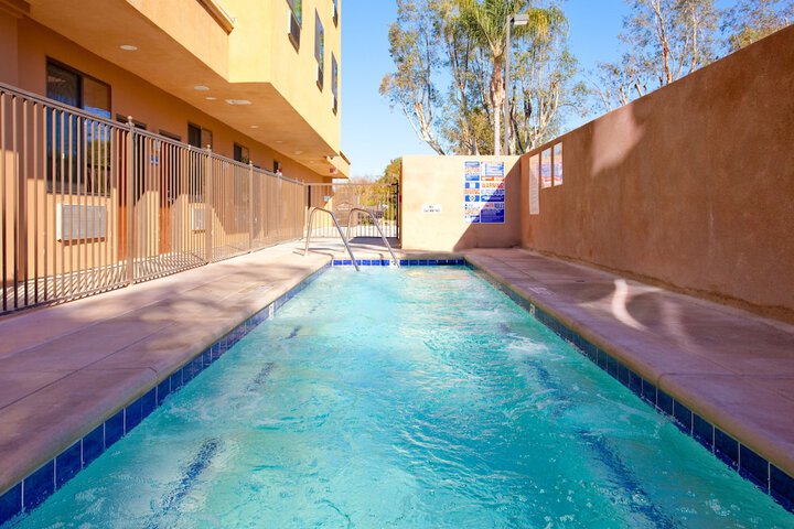 Pool 19 of 32