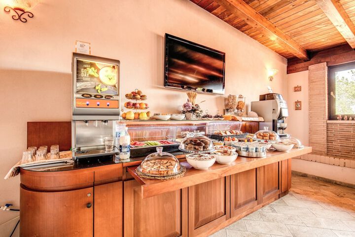 Breakfast/Coffee Service 82 of 119