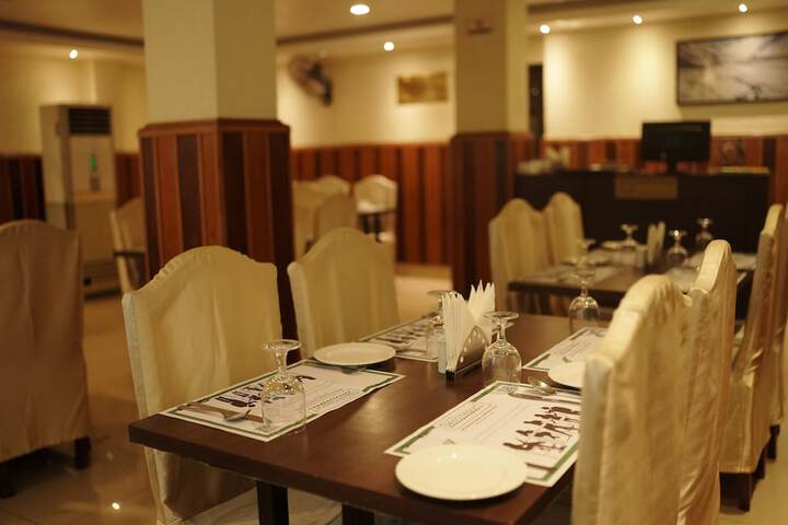 Dining 14 of 18