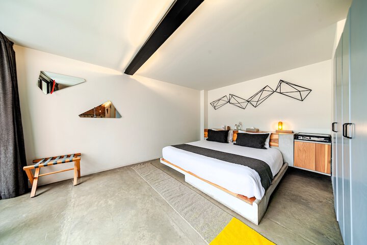 Room 34 of 65