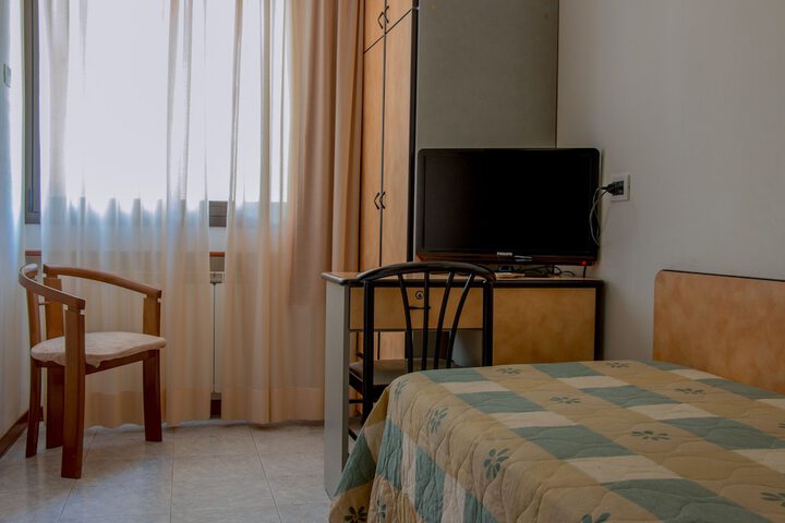 Room 12 of 48