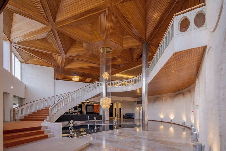 Hotel Interior 4 of 95