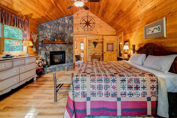 Room 4 of 5