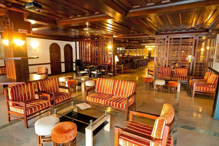 Lounge 41 of 50