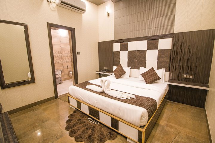 Room 21 of 53