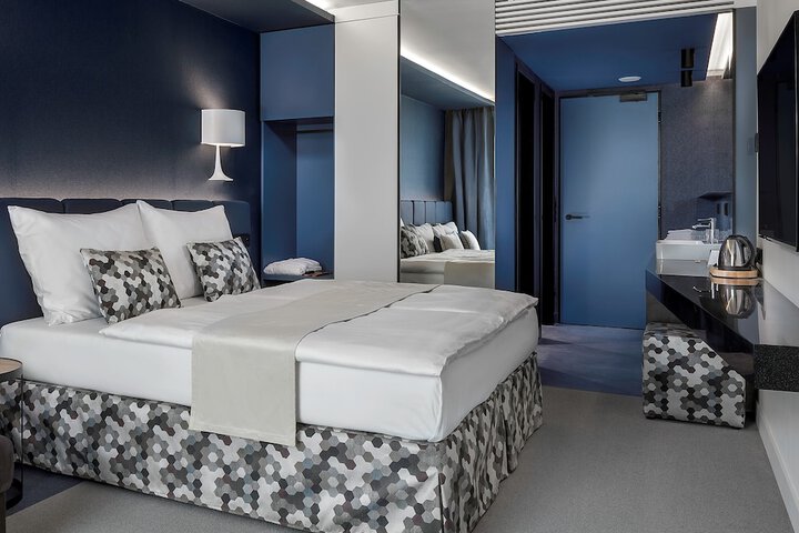 Room 12 of 42