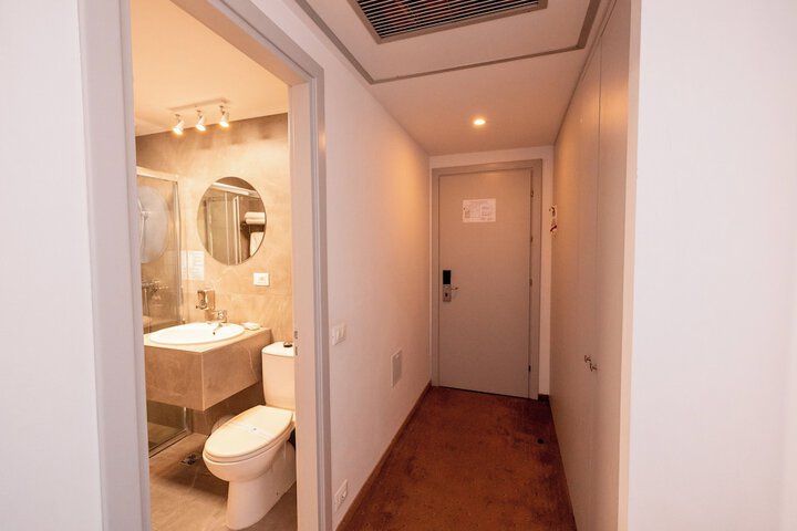 Room 50 of 74