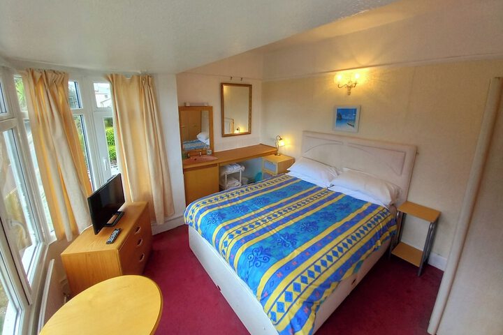 Room 2 of 10