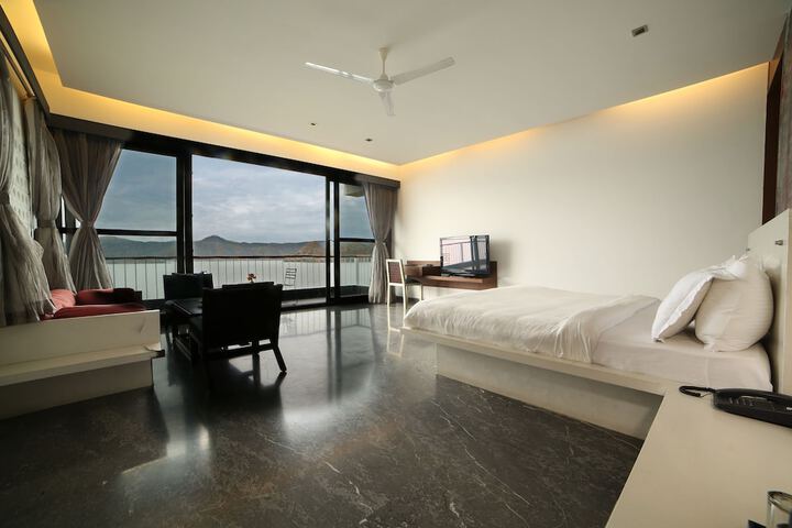 Room 12 of 67
