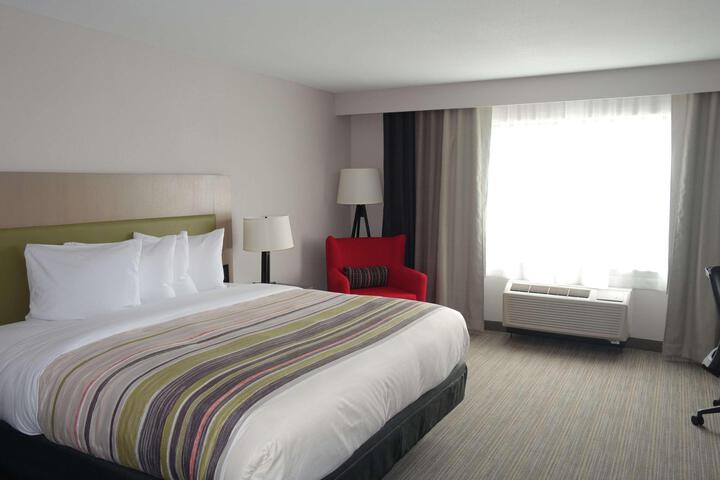 1 King Bed (5 of 11)
