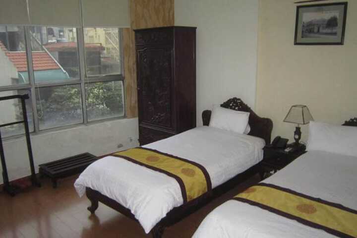 Room 10 of 38