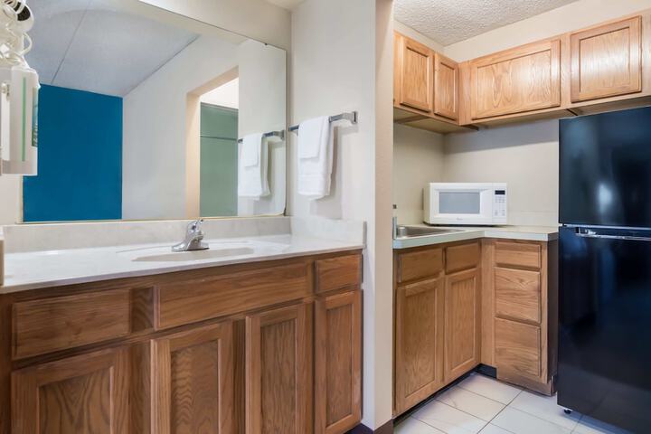 Studio 2 Queen Beds Kitchenette (14 of 16)