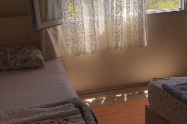 Room 17 of 104