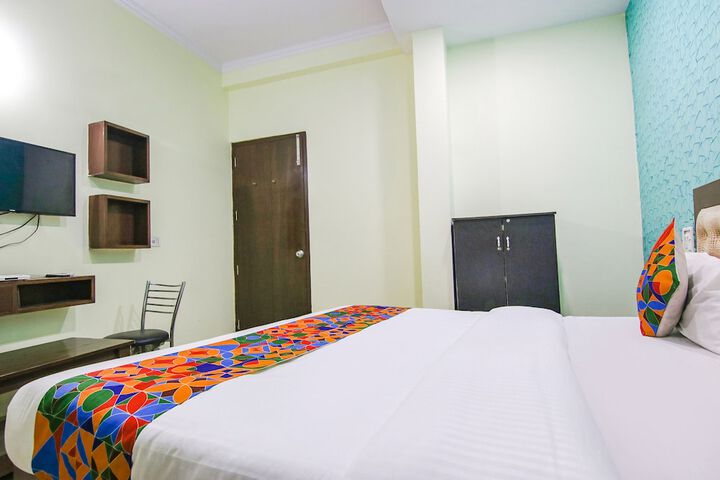 Room 17 of 27