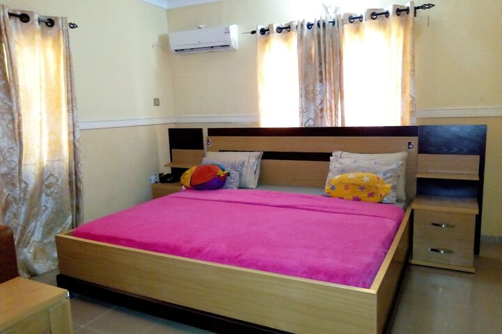 Room 22 of 38