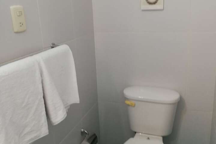 Room 27 of 40