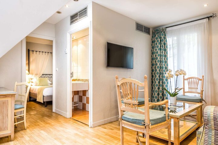 Room 28 of 49