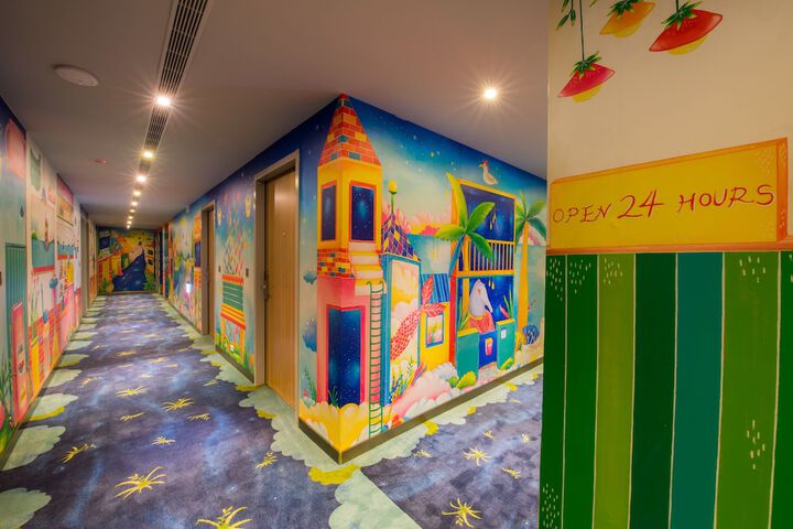 Ballroom/Hall 92 of 96