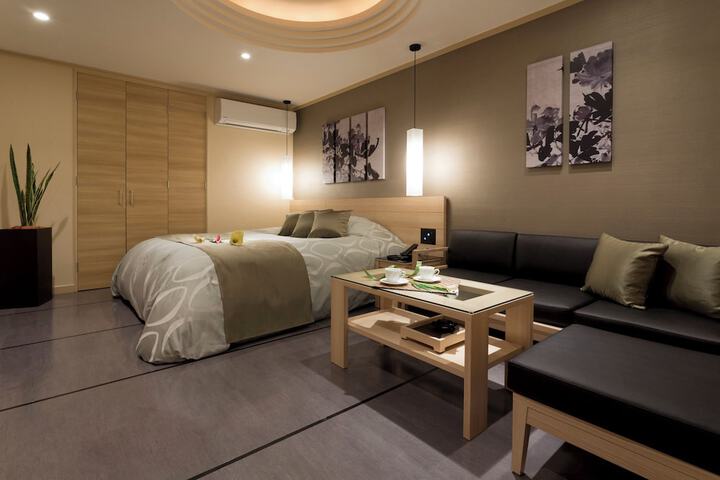Room 9 of 32