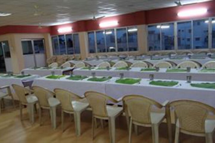Dining 12 of 14