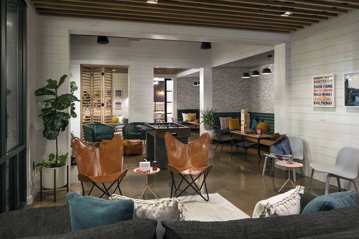 Lobby lounge