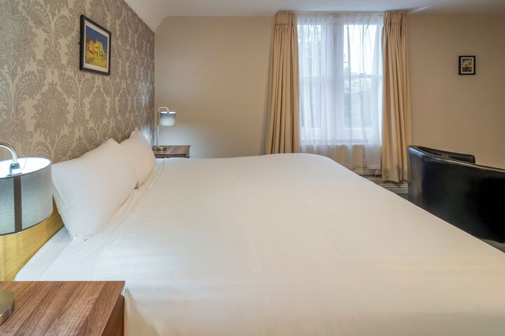 Room 34 of 121