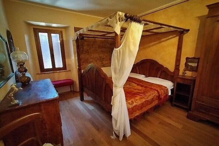 Room 2 of 37