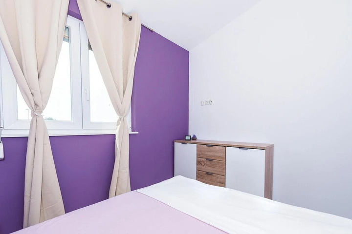 Room 3 of 16