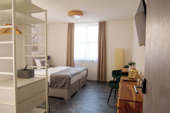 Room 14 of 33