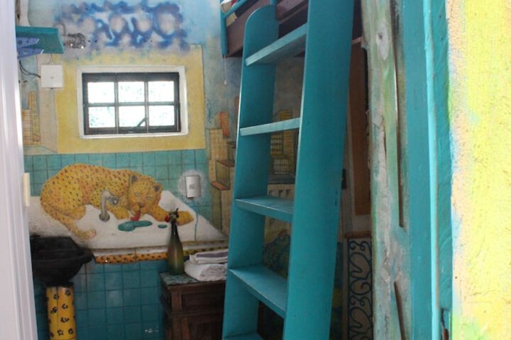 Room 18 of 114