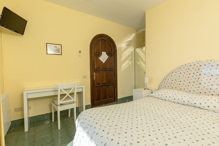 Room 13 of 66