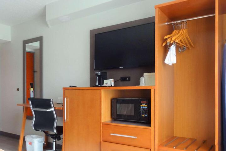 Standard Room, King or Two Doubles (5 of 8)
