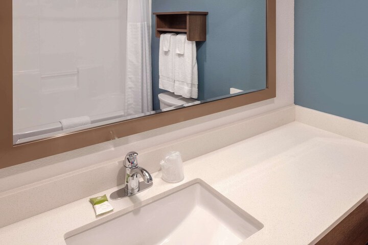 Studio Queen Bed Kitchen (7 of 11)