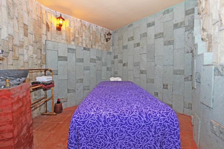 Room 32 of 50