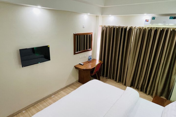 Room 25 of 38