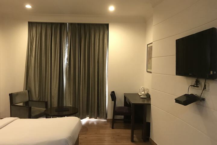 Room 7 of 37