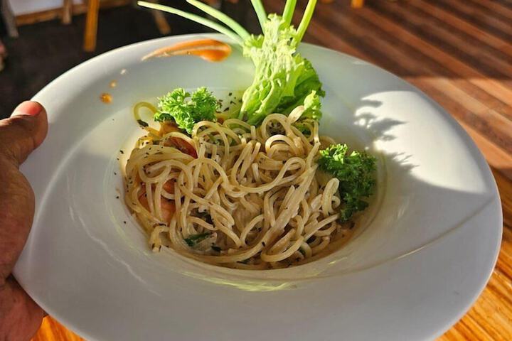 Dining 90 of 99