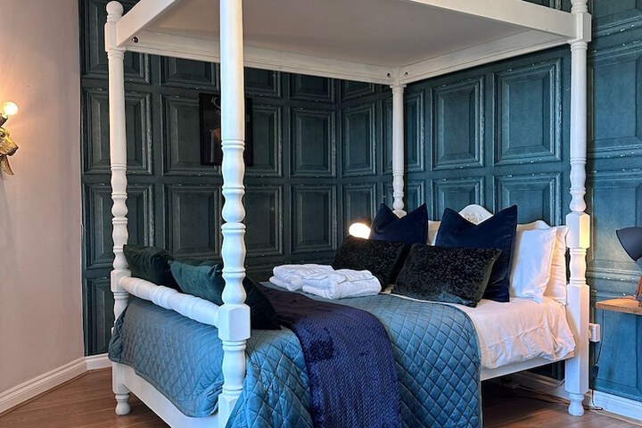 Room 16 of 33