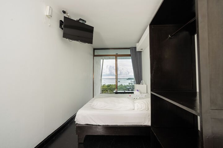 Room 36 of 136