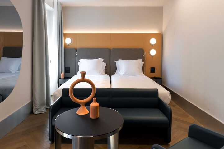 Room 19 of 103
