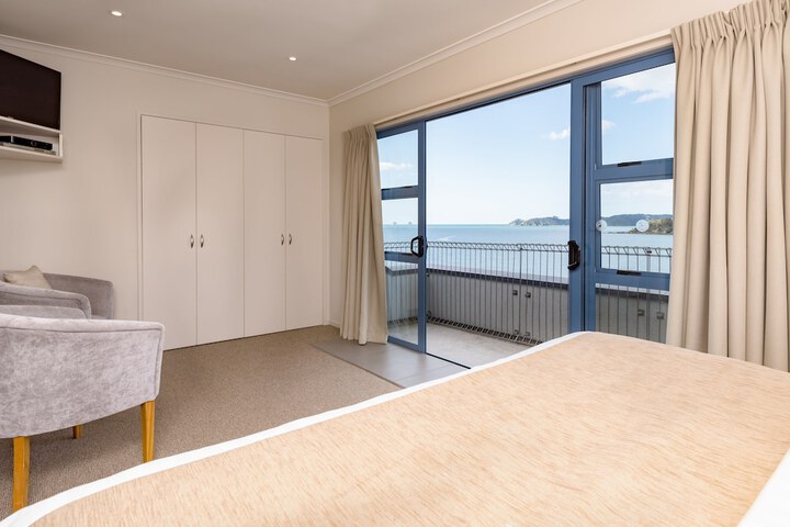 Room 16 of 100