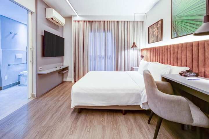 Room 42 of 108