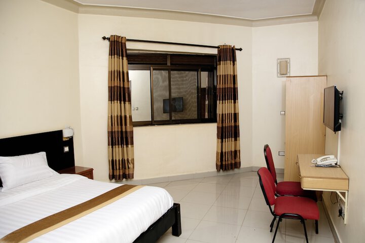 Room 14 of 30