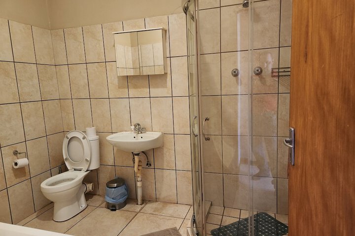 Room 5 of 9