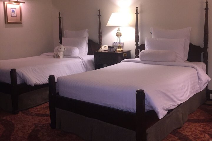 Room 8 of 80