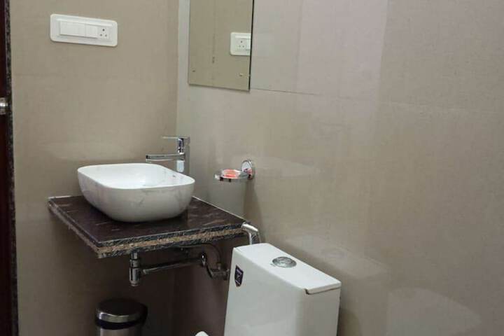 Room 11 of 21